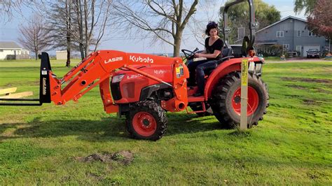 Kubota L2501: Learning To Use Pallet Forks Attachment