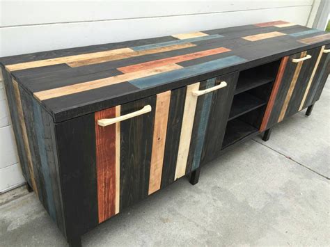 18 Remarkable Furniture Designs Made From Recycled Pallet Wood