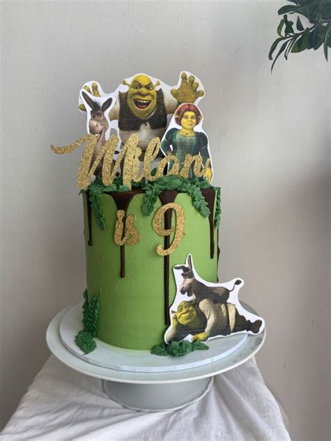 Shrek cake 💚 | Shrek cake, Candy birthday cakes, Themed cakes