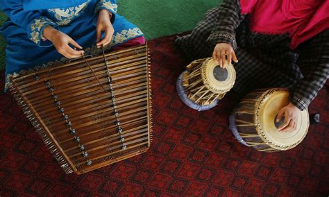 Girls help preserve Kashmir's Sufi music traditions - World - DAWN.COM