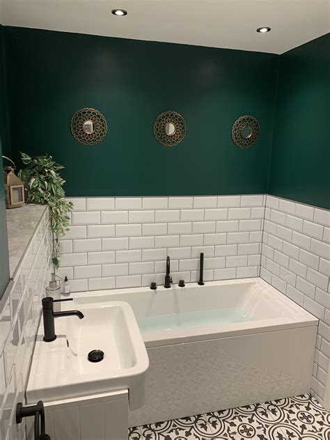 10+ Green Wall Bathroom Ideas