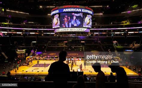 3,493 Lakers Fans Staples Center Stock Photos, High-Res Pictures, and ...