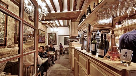 10 Best Restaurants in Montmartre - Discover Walks Blog