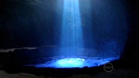 Mako Island's moonpool cave (from H2O) | Moon pool, H2o mermaids, Mako mermaids