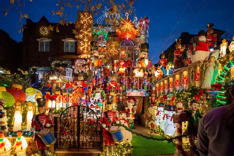 10 DAZZLING Christmas Light Displays in New York City (2024)