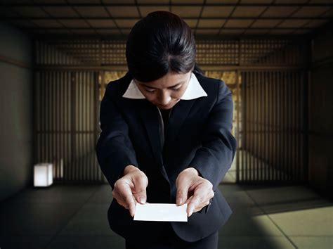 What You Need To Know About Exchanging Business Cards in Japan