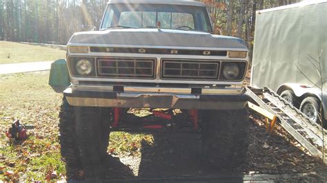 1976 Ford F100 4x4 shortbed lifted with 44" tires