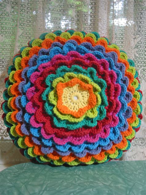 Paper Bagley: Crochet Flower Pillow...