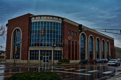 Lyon County Modern Courthouse Building Emporia Kansas Editorial Photography - Image of emporia ...