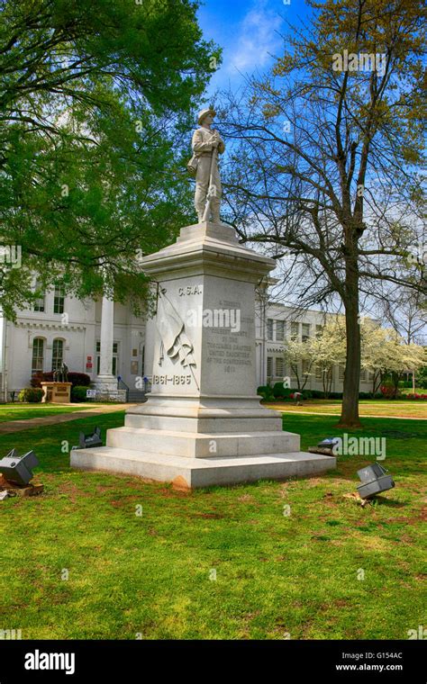 Confederate Civil War memorial outside the Colbert County Courthouse in ...