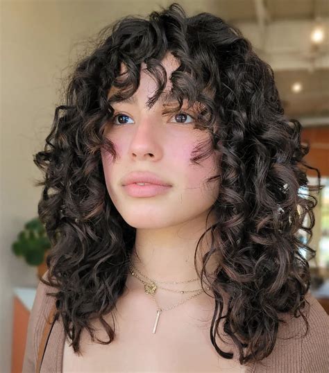 30 Hot Looks with Face-Framing Layers to Sport in 2022 - Hair Adviser Layered Curly Haircuts ...