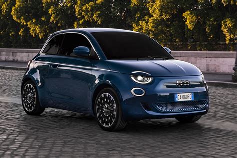 Fiat 500 Electric: fresh face for 2020's chic new EV | CAR Magazine