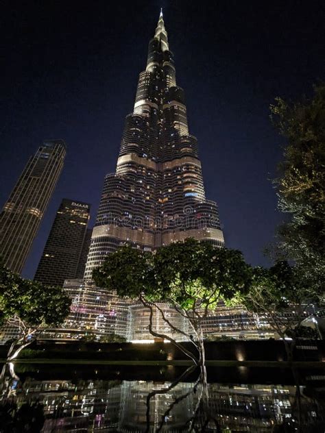 Burj khalifa night view editorial stock image. Image of darkness - 268385144