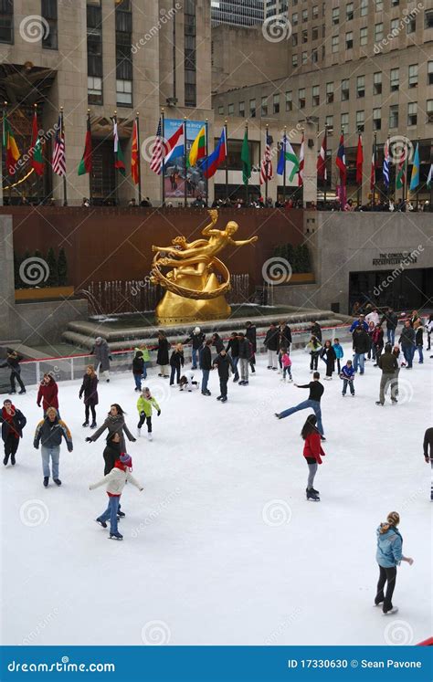 Rockefeller Center Ice Skating Editorial Image - Image of place, leisure: 17330630