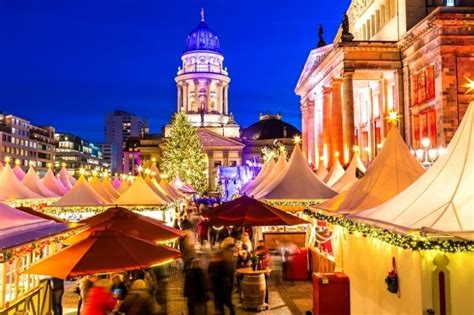 16 Best Christmas Lights Around the World You Need to See