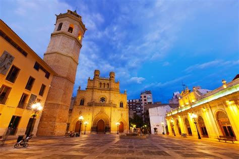 Free Photo | Fadri tower and cathedral at castellon de la plana in night