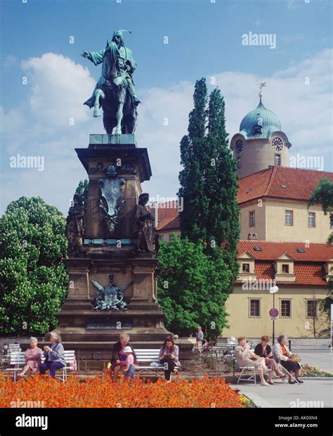 Statue of King George Stock Photo - Alamy