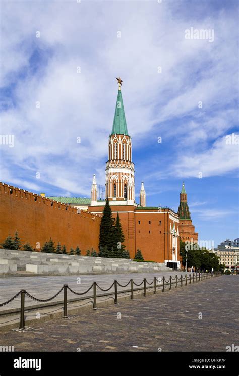 Moscow, Kremlin wall and Kremlin Stock Photo - Alamy