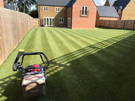 How to mow a lawn | A beginner’s guide to pro grass cutting