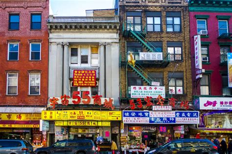 East Broadway in Chinatown | New york city tours, Chinatown, Street ...