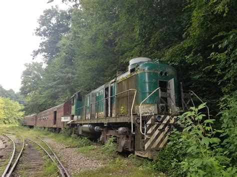 Abandoned train in east Tennessee [4032x3024] : r/AbandonedPorn