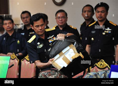 Bangkok, Thailand. 16th Nov, 2015. Thai Customs officials display ...