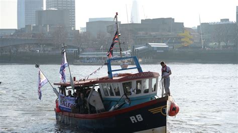 Nigel Farage dumps dead fish in Thames in protest over Brexit ...