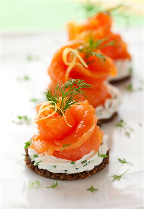 Smoked salmon canapés! | Feest hapjes, Hapjes, Gezonde hapjes