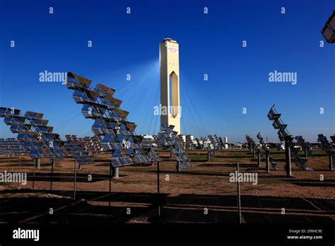 Concentrating solar power tower hi-res stock photography and images - Alamy