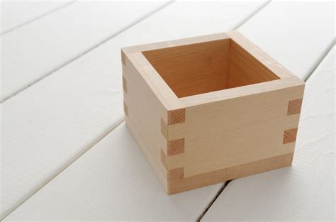 HOW TO DRINK OUT OF MASU(Square Sake Box) | SAKETALK