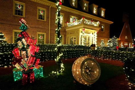 Where to See Impressive Christmas Lights in Philadelphia