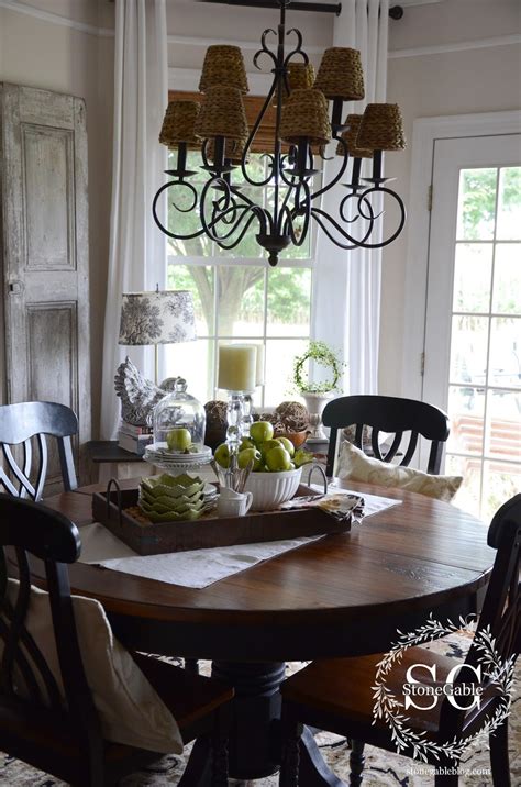 Dining Table Decor {for an Everyday Look} - TIDBITS&TWINE