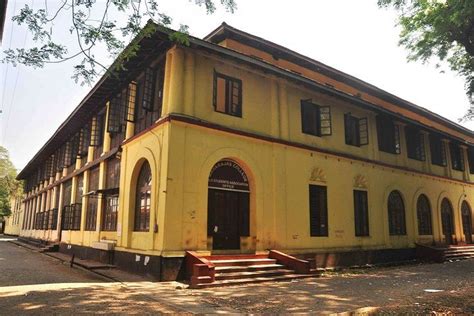 Maharaja's College, Ernakulam : Admission, Courses, Fees, Eligibility ...