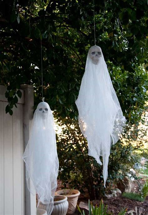 easy-diy-flying-ghost-for-outdoor-halloween