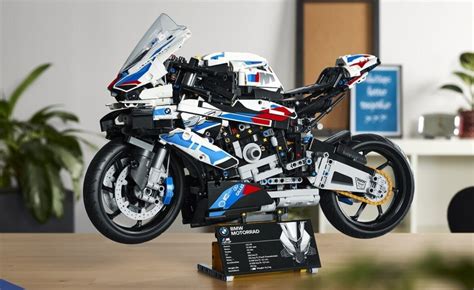 La poderosa BMW M 1000 RR ahora 'en forma de fichas', construida por LEGO