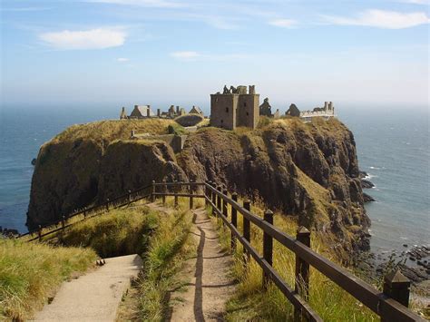 The Historic Stronghold of Dunnottar Castle - Tiplr