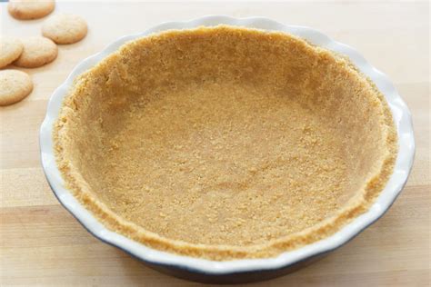 Vanilla Wafer Crust (Easy Pie Crust Recipe) - Fifteen Spatulas