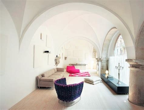 55 + unique cathedral and vaulted ceiling designs in living rooms