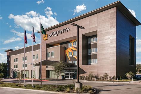 La Quinta Inn & Suites by Wyndham Dallas - Richardson | Dallas, TX Hotels