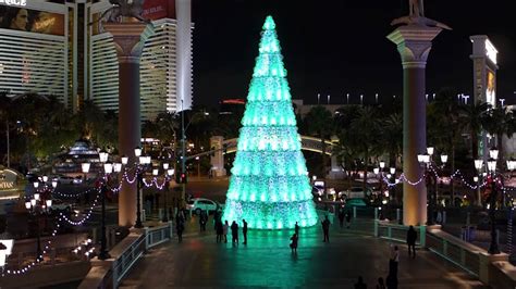 Venetian Las Vegas Christmas Tree - YouTube