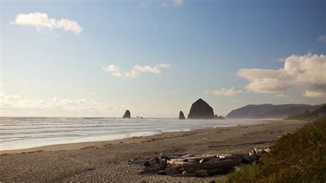 Cannon Beach in Portland, Oregon | Expedia.ca