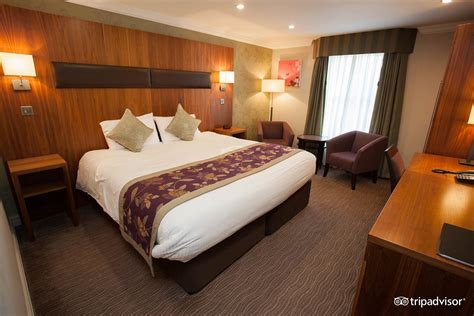 Ramada By Wyndham Cheltenham Rooms: Pictures & Reviews - Tripadvisor