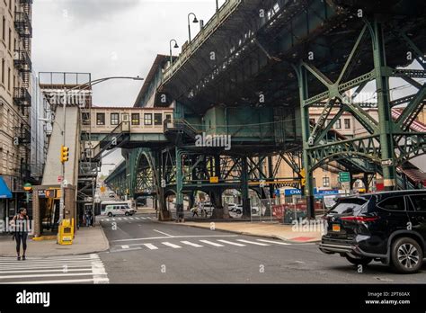 125th street IRT subway viaduct and elevated subway station in the New York neighborhood of ...