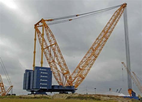 Cranepedia - Sarens unveils three new SGC heavy lift cranes