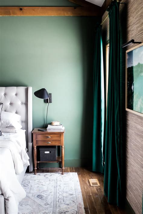 How To Decorate A Dark Green Bedroom | www.resnooze.com