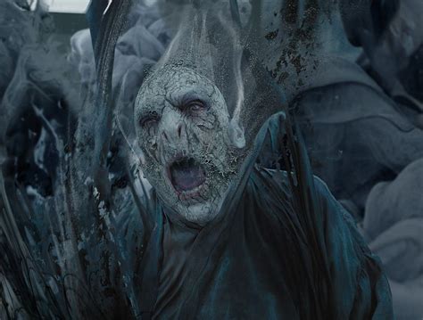 HARRY POTTER AND THE DEATHLY HALLOWS – PART 2 Voldemort Death Scene ...