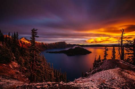 Sunrise over the awe-inspiring Crater Lake in Oregon. | Sunset pictures, Sunrise, Lake