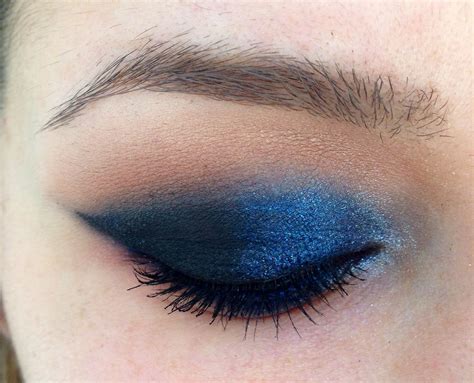 Blue smokey eye | Smokey eye, Blue smokey eye, Wedding beauty