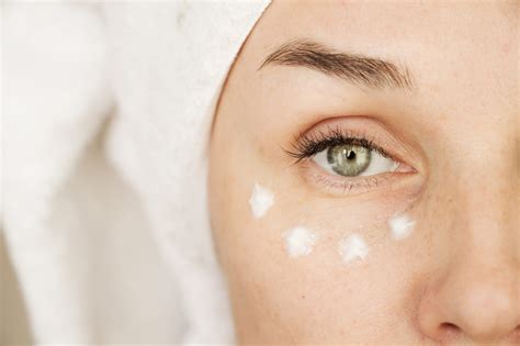 11 Best Firming Eye Creams for Saggy Eyelids - The Dermatology Review