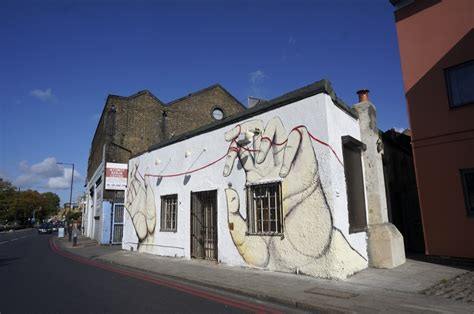 RUN New Mural In London, UK – StreetArtNews